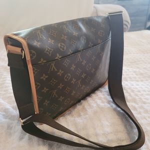 Louis Vuitton Messenger monogram shoulder bag